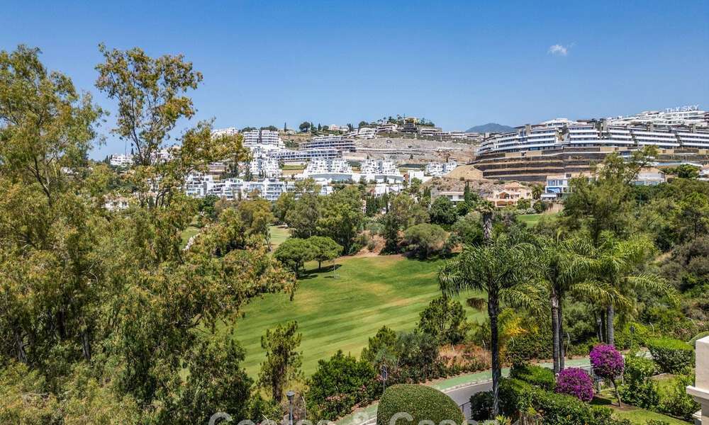 Luxueus totaal gerenoveerde halfvrijstaande woning, eerstelijns golf te koop in La Quinta, Marbella - Benahavis 804501