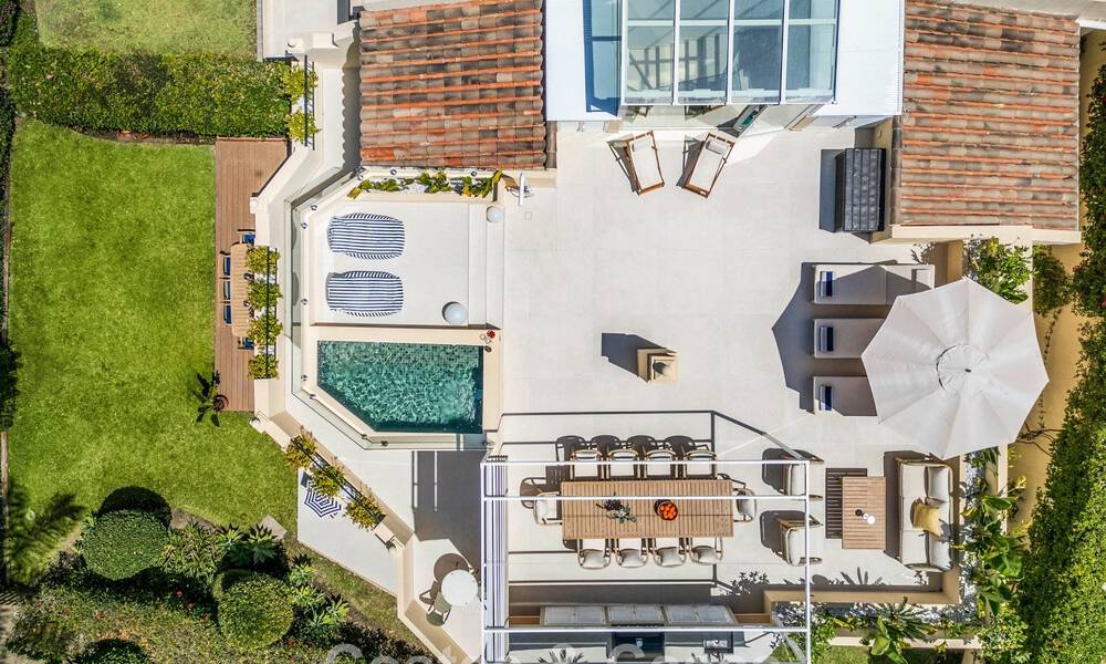 Luxueus totaal gerenoveerde halfvrijstaande woning, eerstelijns golf te koop in La Quinta, Marbella - Benahavis 804502