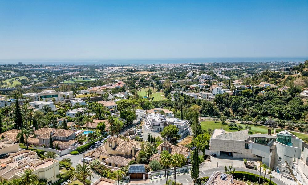 Luxueus totaal gerenoveerde halfvrijstaande woning, eerstelijns golf te koop in La Quinta, Marbella - Benahavis 804504