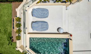 Luxueus totaal gerenoveerde halfvrijstaande woning, eerstelijns golf te koop in La Quinta, Marbella - Benahavis 804508 