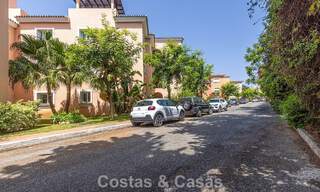 Gelijkvloers appartement met privétuin te koop op een steenworp van het strand op de New Golden Mile tussen Marbella en Estepona 804513 