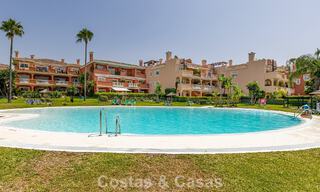 Gelijkvloers appartement met privétuin te koop op een steenworp van het strand op de New Golden Mile tussen Marbella en Estepona 804515 