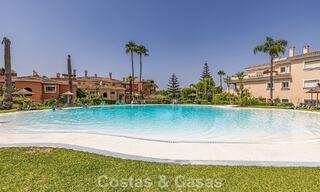 Gelijkvloers appartement met privétuin te koop op een steenworp van het strand op de New Golden Mile tussen Marbella en Estepona 804517 