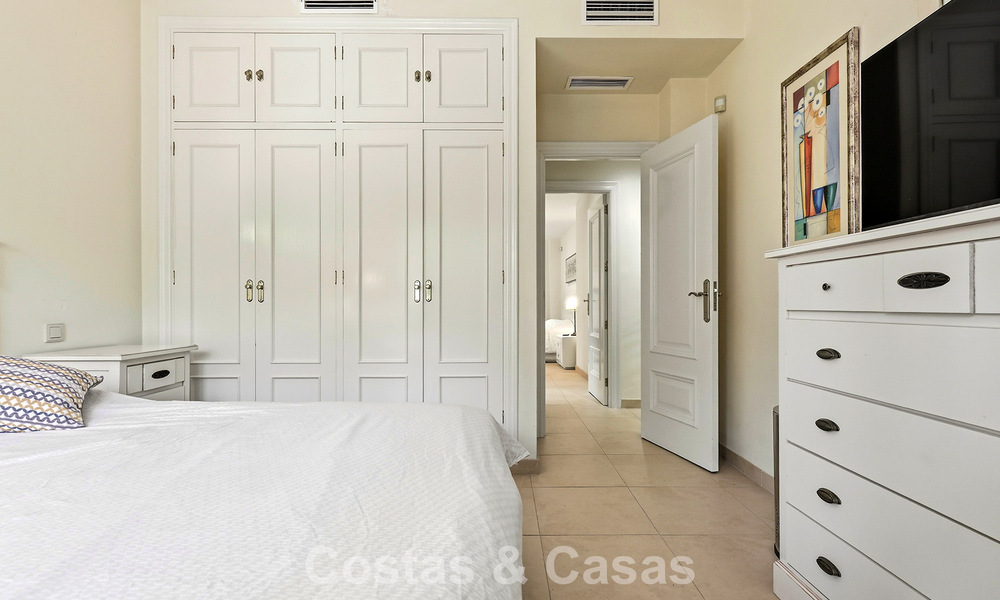 Gelijkvloers appartement met privétuin te koop op een steenworp van het strand op de New Golden Mile tussen Marbella en Estepona 804521