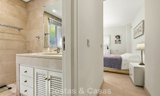 Gelijkvloers appartement met privétuin te koop op een steenworp van het strand op de New Golden Mile tussen Marbella en Estepona 804524 