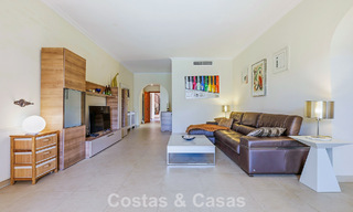 Gelijkvloers appartement met privétuin te koop op een steenworp van het strand op de New Golden Mile tussen Marbella en Estepona 804533 