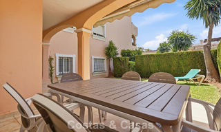 Gelijkvloers appartement met privétuin te koop op een steenworp van het strand op de New Golden Mile tussen Marbella en Estepona 804541 