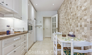 Gelijkvloers appartement met privétuin te koop op een steenworp van het strand op de New Golden Mile tussen Marbella en Estepona 804555 