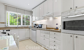 Gelijkvloers appartement met privétuin te koop op een steenworp van het strand op de New Golden Mile tussen Marbella en Estepona 804556 