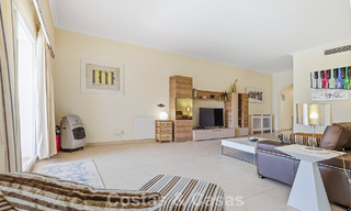 Gelijkvloers appartement met privétuin te koop op een steenworp van het strand op de New Golden Mile tussen Marbella en Estepona 804557 