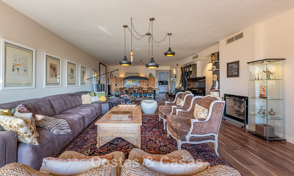 Ruim duplex penthouse met spectaculair dakterras te koop in Atalaya op de New Golden Mile tussen Marbella en Estepona 804641