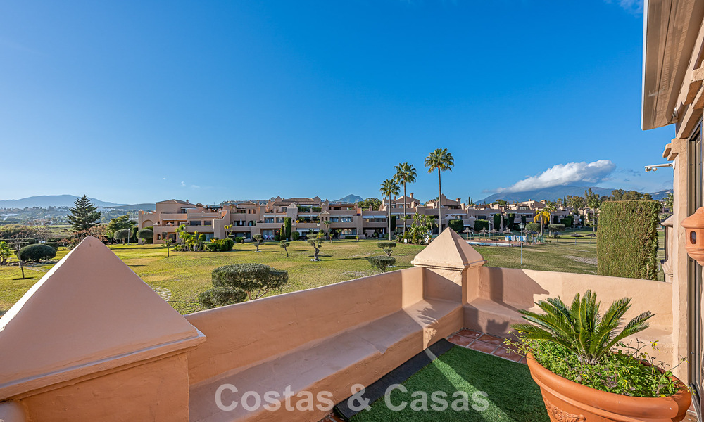 Ruim duplex penthouse met spectaculair dakterras te koop in Atalaya op de New Golden Mile tussen Marbella en Estepona 804645