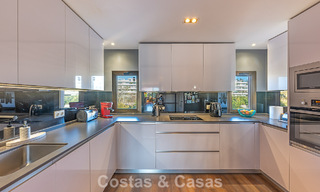 Ruim duplex penthouse met spectaculair dakterras te koop in Atalaya op de New Golden Mile tussen Marbella en Estepona 804651 