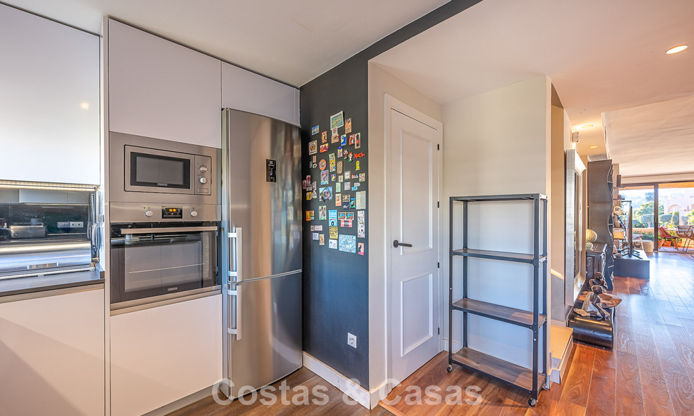 Ruim duplex penthouse met spectaculair dakterras te koop in Atalaya op de New Golden Mile tussen Marbella en Estepona 804652