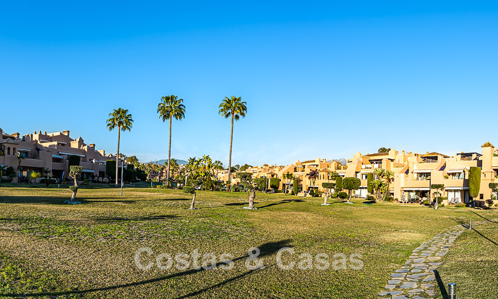Ruim duplex penthouse met spectaculair dakterras te koop in Atalaya op de New Golden Mile tussen Marbella en Estepona 804653