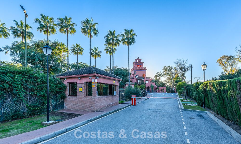 Ruim duplex penthouse met spectaculair dakterras te koop in Atalaya op de New Golden Mile tussen Marbella en Estepona 804657
