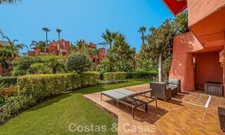 Prestigieus tuinappartement te koop in een toonaangevend, eerstelijnsstrand complex tussen Marbella en Estepona 804969 