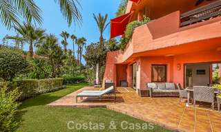 Prestigieus tuinappartement te koop in een toonaangevend, eerstelijnsstrand complex tussen Marbella en Estepona 804972 