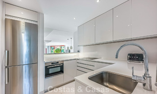 Prestigieus tuinappartement te koop in een toonaangevend, eerstelijnsstrand complex tussen Marbella en Estepona 804975 