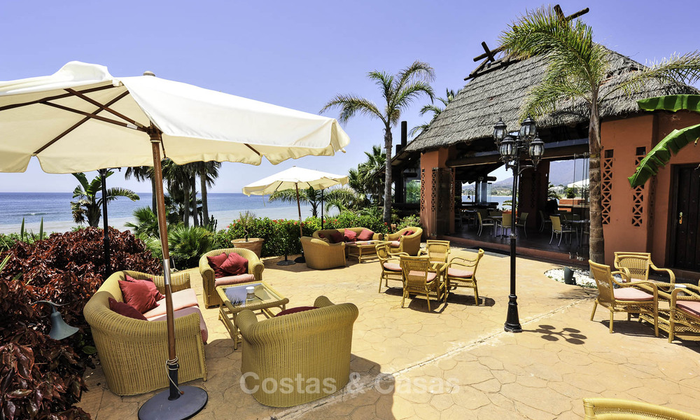 Eigentijds gerenoveerd appartement met open zeezicht te koop op de New Golden Mile, tussen Marbella en Estepona 804881