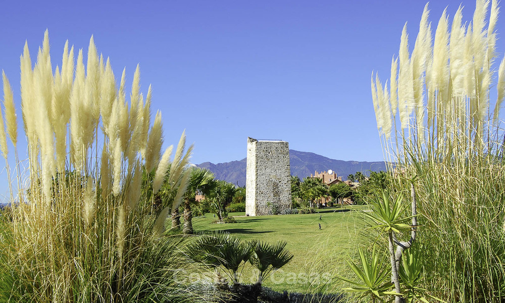 Eigentijds gerenoveerd appartement met open zeezicht te koop op de New Golden Mile, tussen Marbella en Estepona 804883