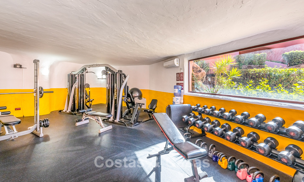Eigentijds gerenoveerd appartement met open zeezicht te koop op de New Golden Mile, tussen Marbella en Estepona 804892