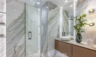 Verfijnd designappartement met zeezicht in een modern strandcomplex op de New Golden Mile, Marbella - Estepona 804710 
