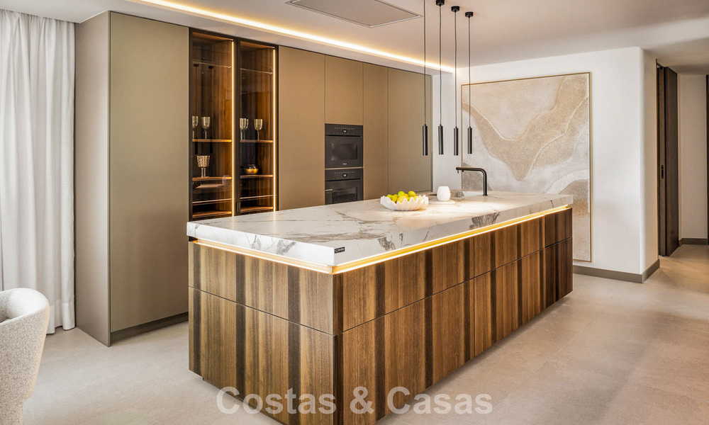 Luxe duplex penthouse met uitnodigend dakterras te koop op Marbella’s prestigieuze Golden Mile 804746