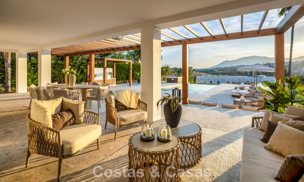Spaanse villa met een modern interieur en een grote tuin te koop op de New Golden Mile in Benahavis tussen Marbella en Estepona 804869