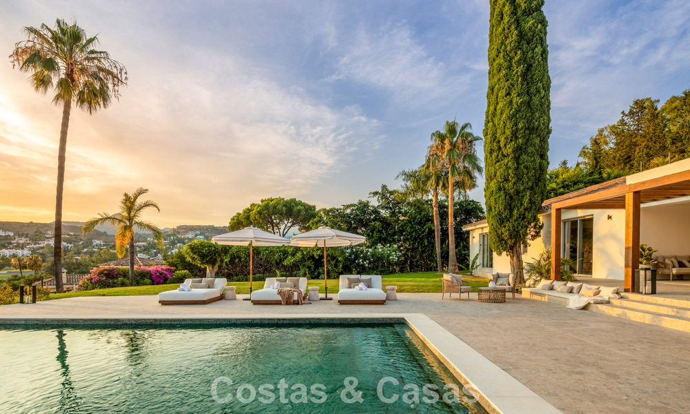Spaanse villa met een modern interieur en een grote tuin te koop op de New Golden Mile in Benahavis tussen Marbella en Estepona 804873