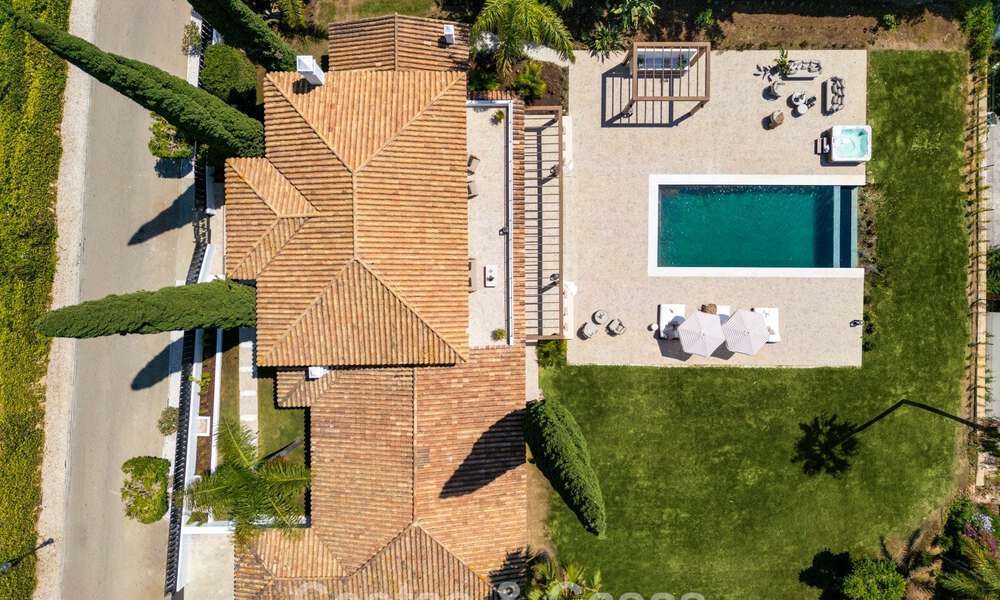 Spaanse villa met een modern interieur en een grote tuin te koop op de New Golden Mile in Benahavis tussen Marbella en Estepona 804874
