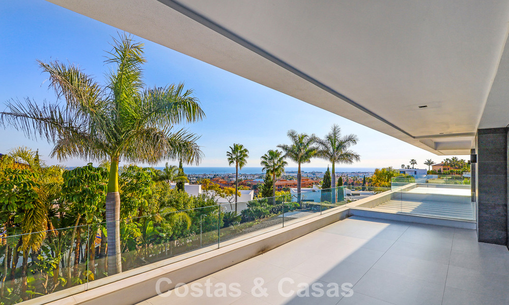 Exclusieve eigentijdse villa met panoramisch zeezicht te koop in Los Flamingos een 5* golfresort in Marbella - Benahavis 804760