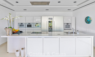 Exclusieve eigentijdse villa met panoramisch zeezicht te koop in Los Flamingos een 5* golfresort in Marbella - Benahavis 804769 