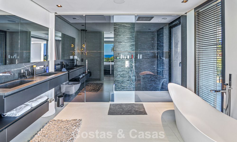 Exclusieve eigentijdse villa met panoramisch zeezicht te koop in Los Flamingos een 5* golfresort in Marbella - Benahavis 804783