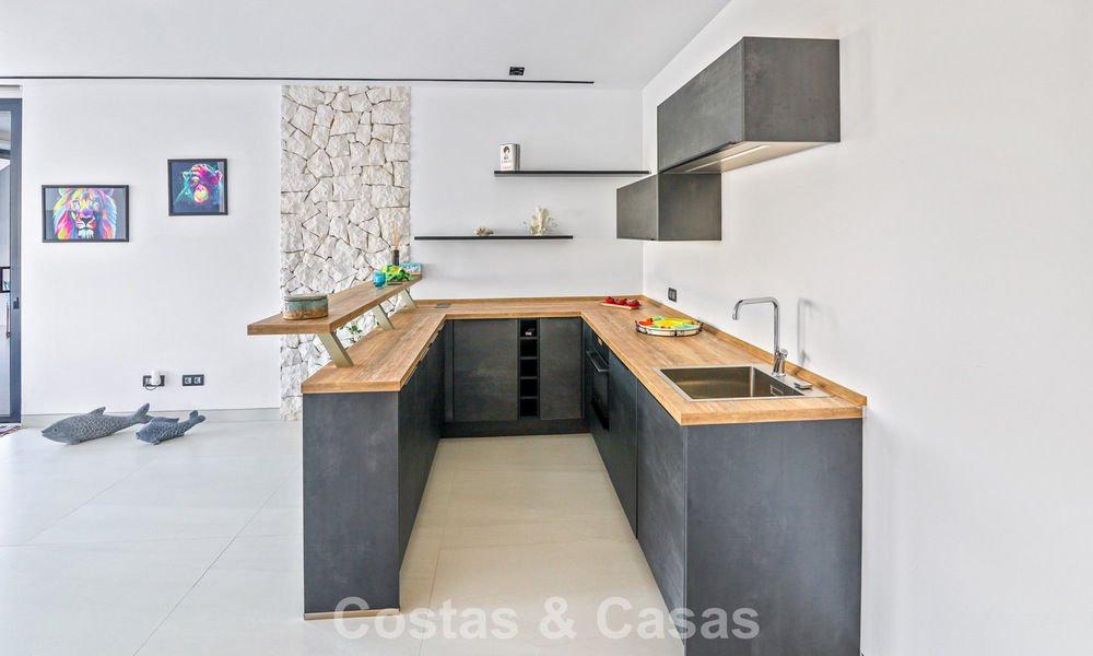 Exclusieve eigentijdse villa met panoramisch zeezicht te koop in Los Flamingos een 5* golfresort in Marbella - Benahavis 804788