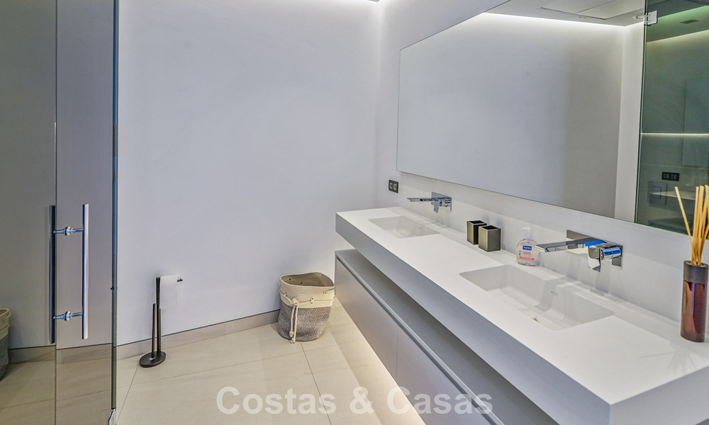 Exclusieve eigentijdse villa met panoramisch zeezicht te koop in Los Flamingos een 5* golfresort in Marbella - Benahavis 804795