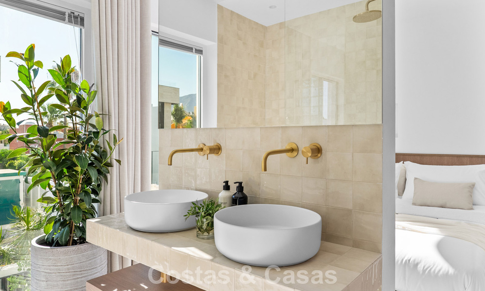 Elegant gerenoveerde rijhuis met privézwembad te koop in Nueva Andalucia, Marbella 804902
