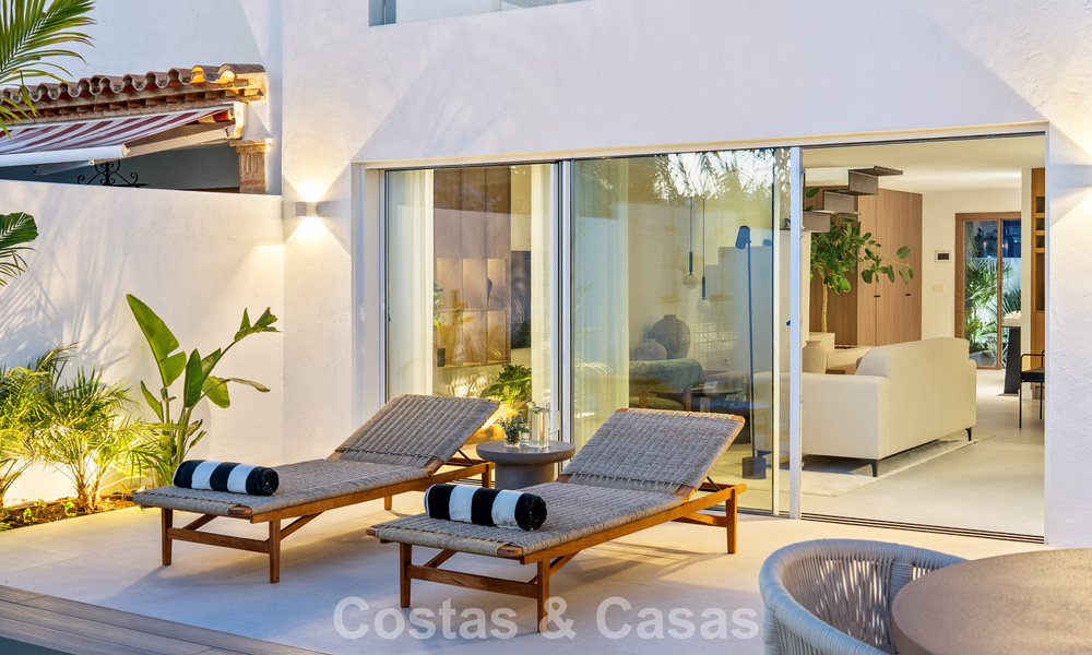 Elegant gerenoveerde rijhuis met privézwembad te koop in Nueva Andalucia, Marbella 804918