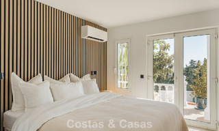 Eigentijds gerenoveerd rijhuis met golf- en zeezicht te koop op de New Golden Mile, Marbella - Estepona 804929 