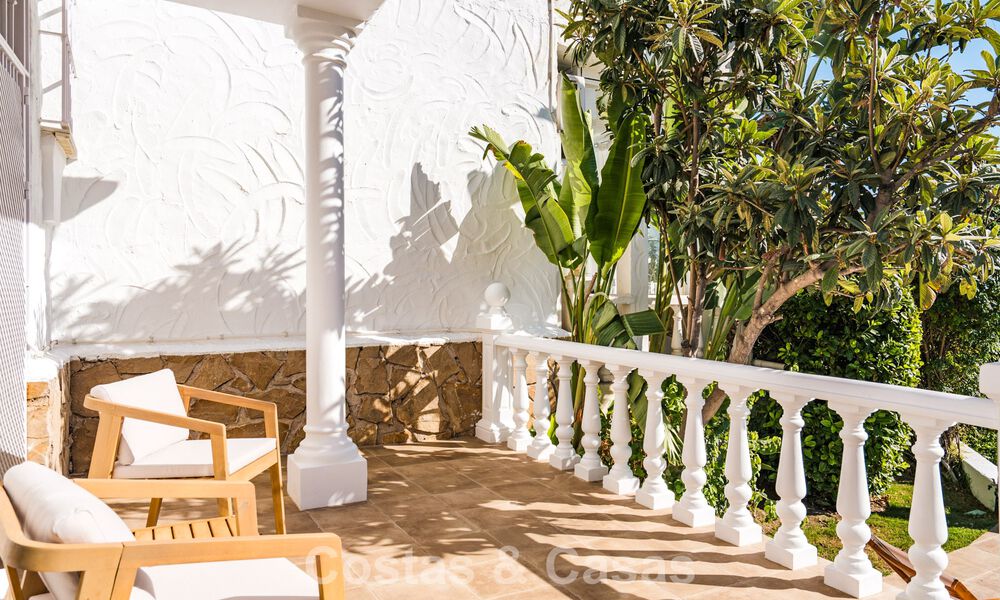 Eigentijds gerenoveerd rijhuis met golf- en zeezicht te koop op de New Golden Mile, Marbella - Estepona 804934