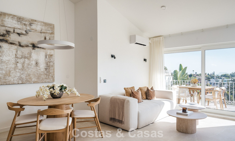 Eigentijds gerenoveerd rijhuis met golf- en zeezicht te koop op de New Golden Mile, Marbella - Estepona 804940