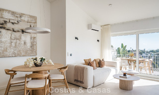 Eigentijds gerenoveerd rijhuis met golf- en zeezicht te koop op de New Golden Mile, Marbella - Estepona 804940 