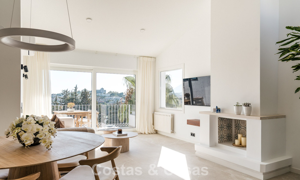 Eigentijds gerenoveerd rijhuis met golf- en zeezicht te koop op de New Golden Mile, Marbella - Estepona 804941