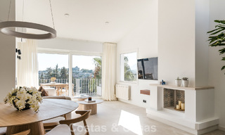 Eigentijds gerenoveerd rijhuis met golf- en zeezicht te koop op de New Golden Mile, Marbella - Estepona 804941 