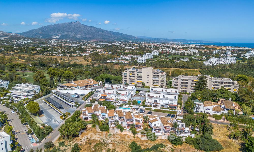 Eigentijds gerenoveerd rijhuis met golf- en zeezicht te koop op de New Golden Mile, Marbella - Estepona 804942