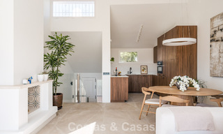 Eigentijds gerenoveerd rijhuis met golf- en zeezicht te koop op de New Golden Mile, Marbella - Estepona 804945 
