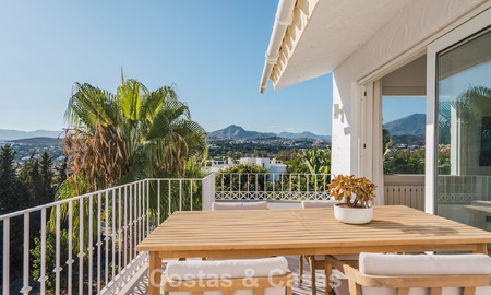 Eigentijds gerenoveerd rijhuis met golf- en zeezicht te koop op de New Golden Mile, Marbella - Estepona 804948