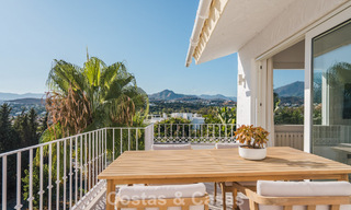 Eigentijds gerenoveerd rijhuis met golf- en zeezicht te koop op de New Golden Mile, Marbella - Estepona 804948 