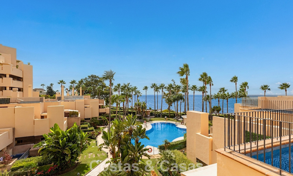 Modern penthouse te koop in een eerstelijnsstrandcomplex aan de New Golden Mile tussen Marbella en Estepona 805399