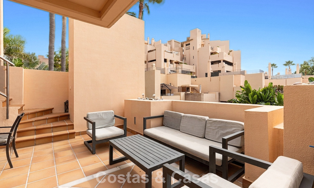 Modern penthouse te koop in een eerstelijnsstrandcomplex aan de New Golden Mile tussen Marbella en Estepona 805403